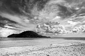 South East Asia Prints: Island of Run - view from Nailaka - Britian swapped this island for Manhatten with the Dutch in 1667