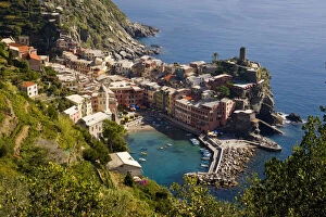 Images Dated 22nd July 2008: Italy, Cinque Terre, Vernazza. The town