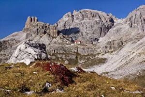 Images Dated 3rd October 2011: Italy - mountain panorama - view towards several