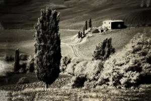 Eggers Prints: Italy Tuscany, Villa in the Tuscan hillside Date: 24-09-2011