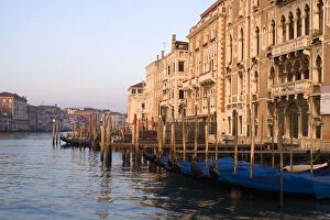 Images Dated 31st March 2009: Italy, Venice. A classic view of the Grand