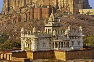 Images Dated 9th June 2010: The Jaswant Thada mausoleum and Mehrangarh