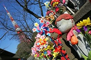 Jizo statues and pinwheel windmill toys in the Zojoji Te