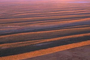 JPF-13558 Longitudinal dunes over alluvial plain of clay & gibber