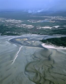 JPF-13822 Boucaut Bay, aerial sandy beach & mangrove, bushfire in distance