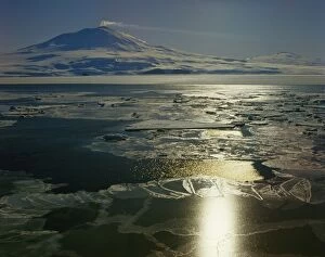 JPF-14087 Mt Erebus (3794 m) active volcano seen across sea ice