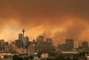 JPF-14292 Bushfires - Smoke from raging bushfire dwarfs the Sydney city centre