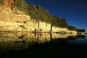 JPF-14403 Geikie Gorge - Fitzroy River cuts throughancient limestone cliffs of fossilised reefs