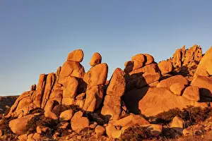 Jumbled granite boulders at Council Rocks in the Dragoon Mountains in the Coronado National Forest, Arizona, USA Date: 05-03-2021