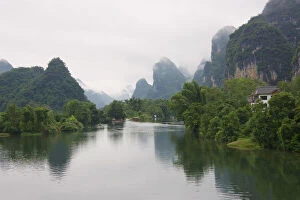 Images Dated 28th October 2011: Karst hills along the Li River area, Yangshuo