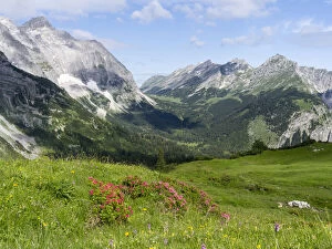 Karwendel Mountain Range between Johannestal