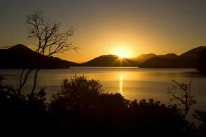 Kenepuru Sound - sinking sun over the bays and islands of Kenepuru Sound