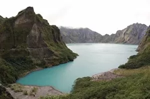 Images Dated 13th January 2008: A lake, formed in a crater of volcano Pinatubo (the water level gradually rises over the years)