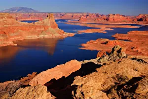 Images Dated 8th April 2009: Lake Powell - panoramic view onto Lake Powell and canyons and buttes of red sandstone from Alstrom
