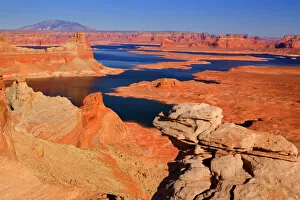 Lakes Gallery: Lake Powell - panoramic view onto Lake Powell and canyons and buttes of red sandstone from Alstrom