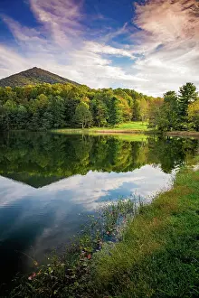 Lake reflections, Peaks Of Otter, Blue Ridge Parkway, Smoky Mountains, USA. Date: 04-10-2018