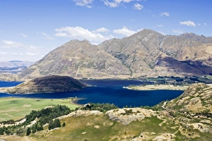Lake Wanaka viewpoint and Rocky Mountains Lake Wanaka viewpoint and Rocky Mountains