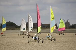 Images Dated 23rd September 2007: Land yachts racing on Cherrieux sands