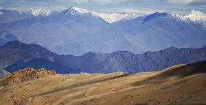 Images Dated 16th May 2011: Landscape of the Himalayas, Taglangla Pass