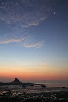 Images Dated 7th October 2007: Lindisfarne Castle and Moon - at sunrise over harbour