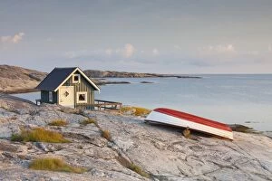 Images Dated 4th August 2011: Lonely fishing hut at the sea near Smoegen Bohuslaen