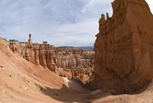 Images Dated 20th April 2007: Looking down Navajo Trail, Bryce canyon, Utah, USA