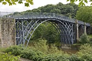 MAB-1050 Iron bridge at Colabrookdale spanning gorge of River Severn Shropshire UK