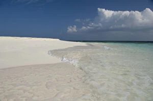 Atoll Gallery: Maldives, North Male Atoll. White sand beaches