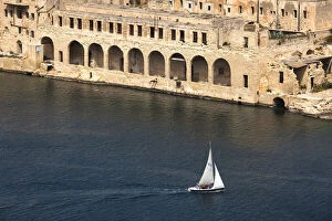 Images Dated 27th August 2012: Malta, Valletta, Ta'Xbiex, sailing by Fort