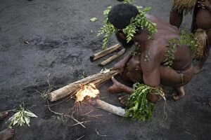 Images Dated 29th November 2006: Man from Tanna Island, Vanuatu demonstrating traditional