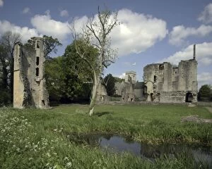 Images Dated 11th May 2005: Manor House ruins Minster Lovell Hall, Oxfordshire, UK