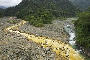 MAR-313 Rio Sucio converges with Rio Honduras - rivers are different colours