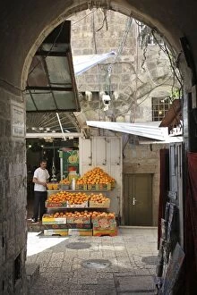 Images Dated 12th May 2010: Market Stall with Oranges