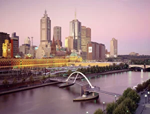 City Collection: Melbourne - at night - Victoria, Australia JLR05611