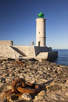 Walk Gallery: Two men walking below the Cassis Lighthouse
