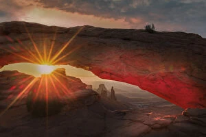 Images Dated 14th April 2022: Mesa Arch. Utah, USA. Date: 18-07-2021