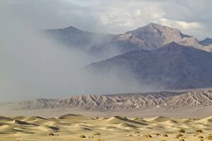Images Dated 26th March 2011: Mesquite Flat Sand Dunes and Grapevine Mountains