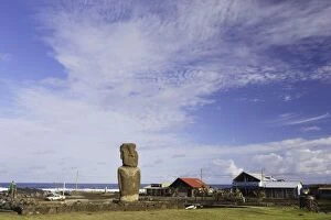 Images Dated 3rd November 2004: Moai (monolithic stone statue) of Ahu Tautira in