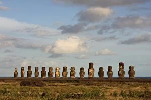 Images Dated 5th November 2004: The fifteen Moais of Ahu Tongariki, restored 1990s