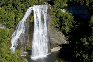 Images Dated 12th March 2008: Mokau Falls - dropping down steep cliff in two separate veils