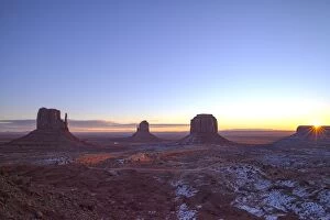 Monument Valley sunset with the Mittens and Merrick Butte