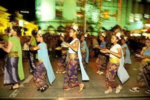 Ceremonies Gallery: Moomba Festival: night parade multicultural celebrations