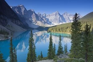 Images Dated 12th August 2015: Moraine Lake in the Valley of the Ten Peaks