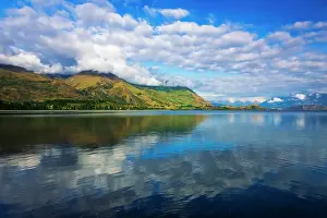 Morning light on Lake Wanaka, Wanaka, Otago, South Island, New Zealand Date: 01-07-2021
