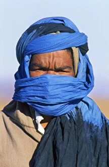 Berbers Gallery: Morocco - berber at Tinfou, dressing up as