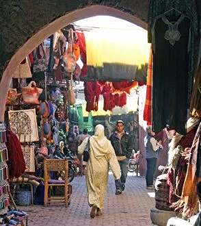Images Dated 23rd February 2006: Morocco - souk / market streets