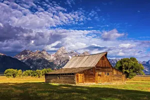Historic Prints: The Moulton Barn on Mormon Row, Grand Teton National Park, Wyoming, USA. Date: 25-05-2021