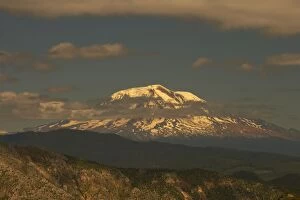 Images Dated 3rd May 2006: Mount Adam from Mount St Helens Washington State, USA LA001232