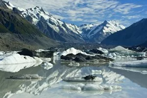 Images Dated 12th February 2008: Mount Cook Scenery stunning mountains and Tasman Glacier reflected in Tasman Glacier Lake covered