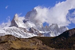 Images Dated 2nd April 2010: Mount Fitz Roy - clouds gathering around Cerro Fitz Roy - Los Glaciares National Park - Patagonia